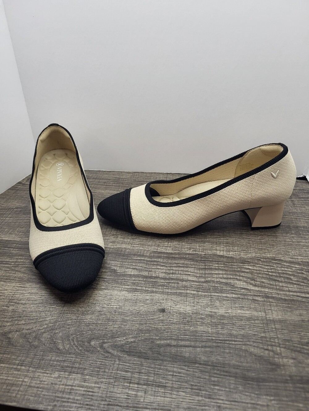 Vivaia Julie Round Toe Chunky Heel Pumps Size 10.5 US 42 EU Beige Black Neutral
